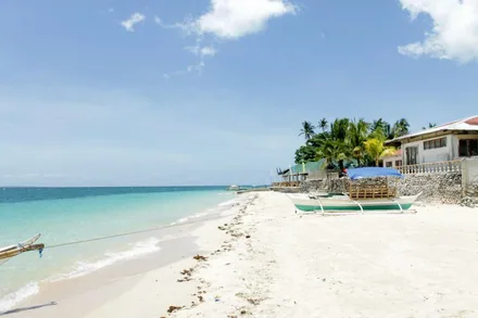 Kawit Beach ved Medellin