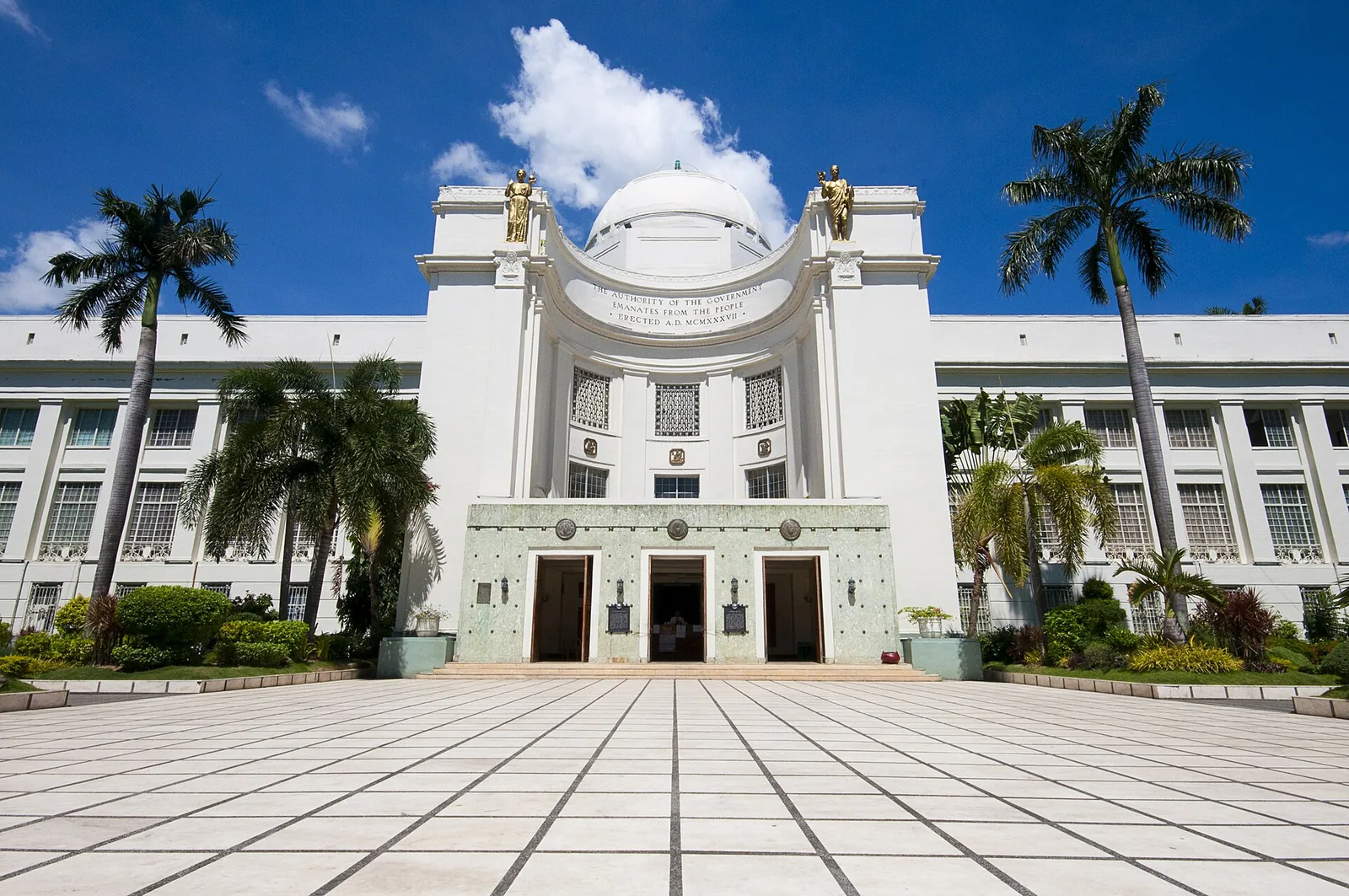 Fasaden og kuppelen på Cebu Provincial Capitol